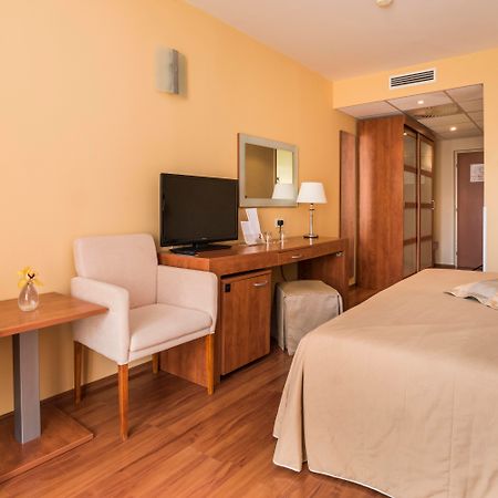 Hotel Umag Plava Laguna Buitenkant foto