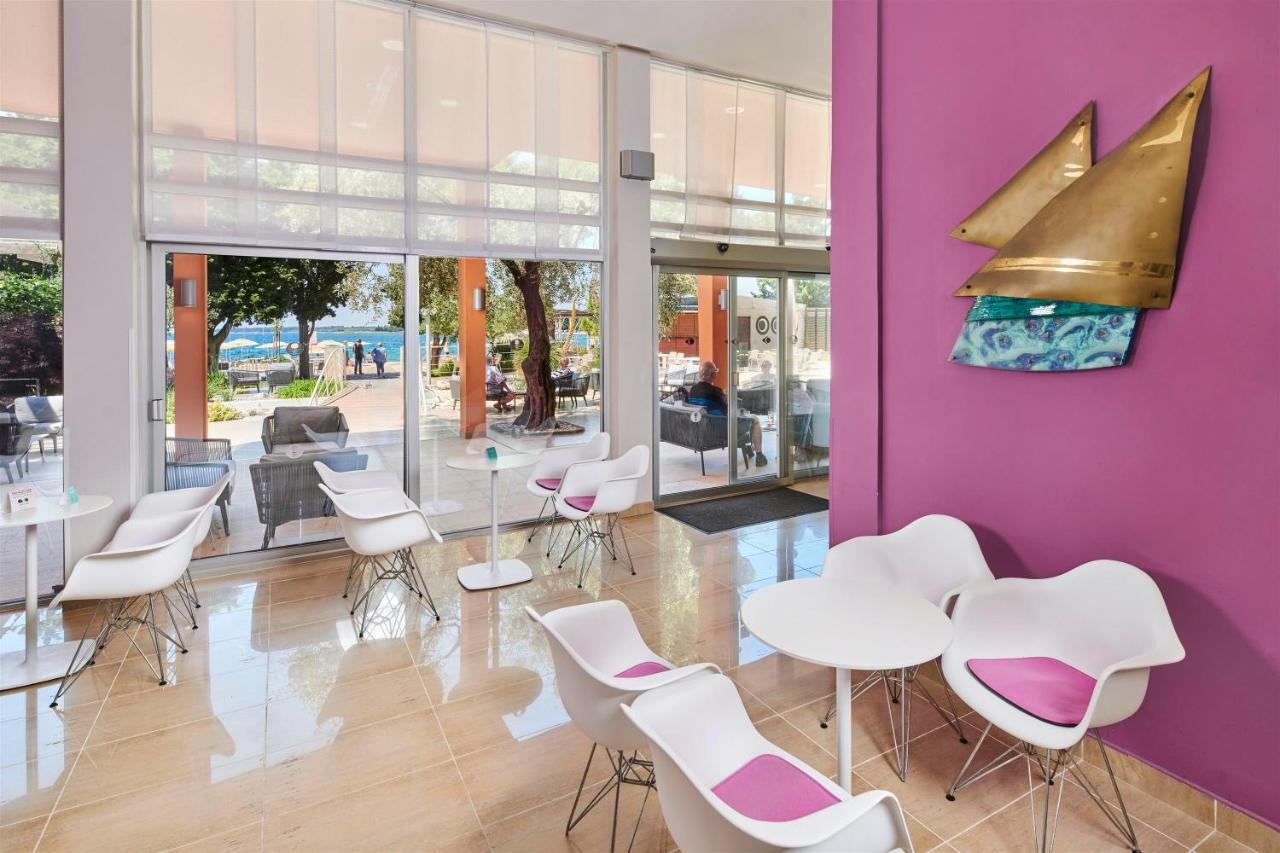 Hotel Umag Plava Laguna Buitenkant foto