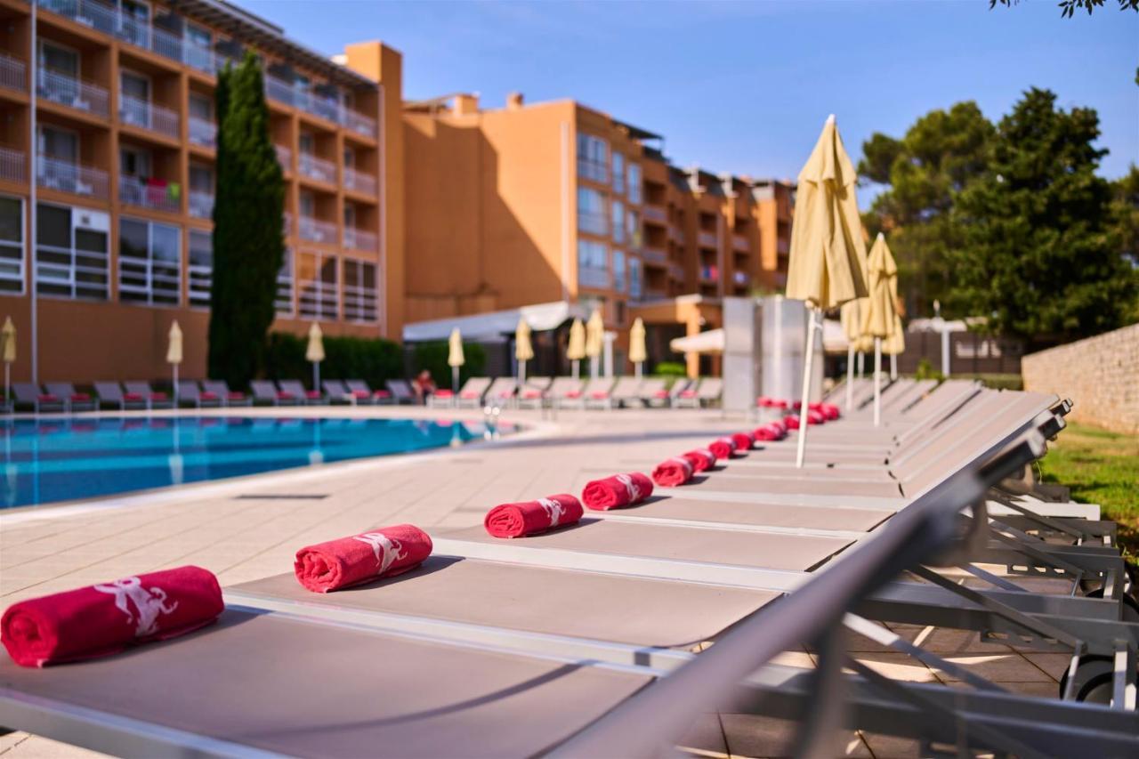 Hotel Umag Plava Laguna Buitenkant foto
