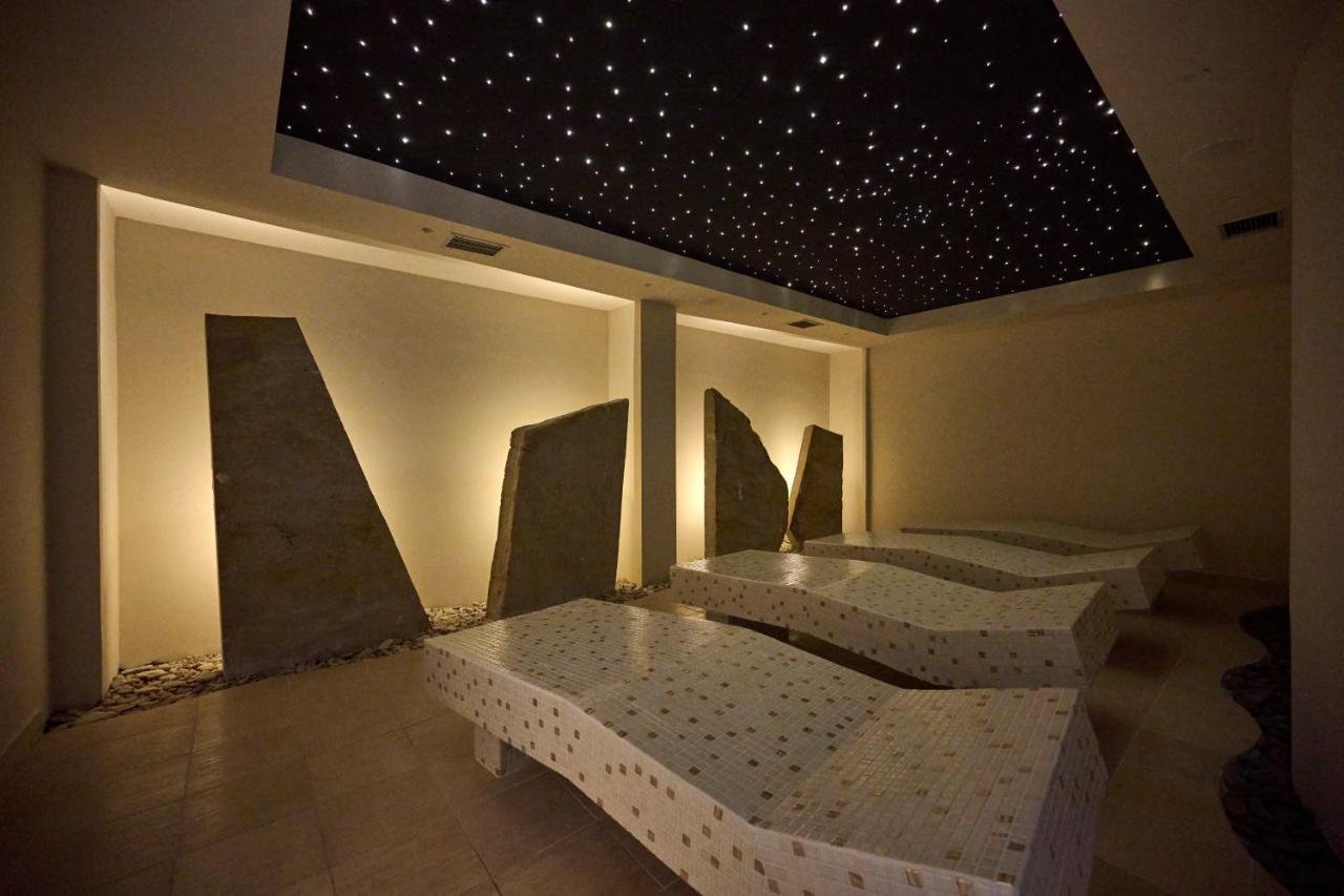 Hotel Umag Plava Laguna Buitenkant foto
