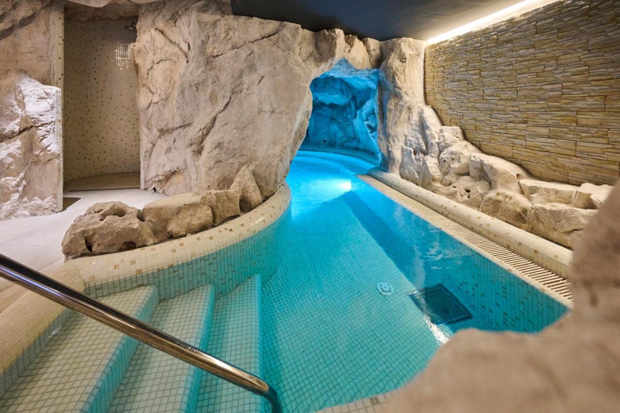 Hotel Umag Plava Laguna Buitenkant foto