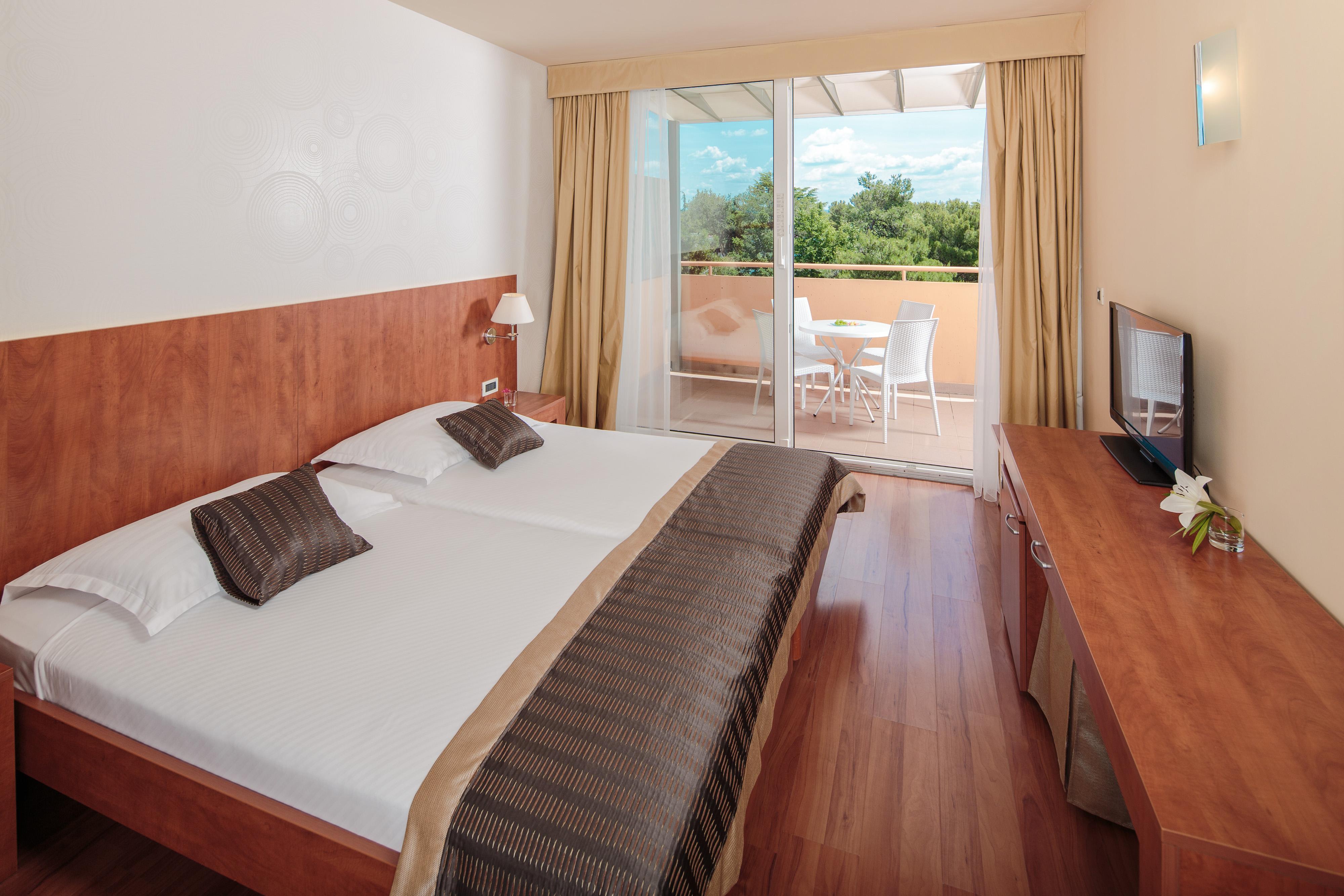 Hotel Umag Plava Laguna Buitenkant foto