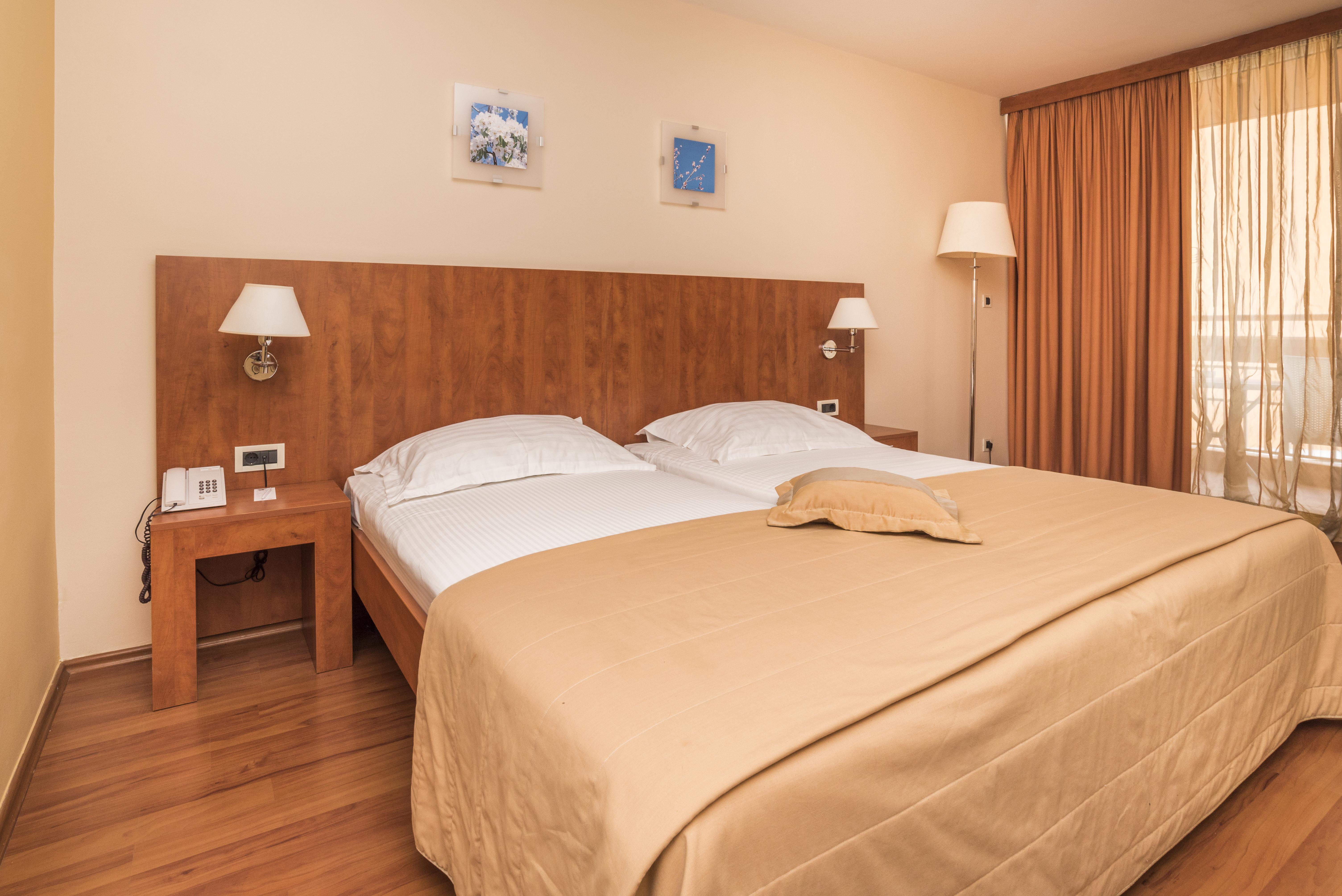 Hotel Umag Plava Laguna Buitenkant foto