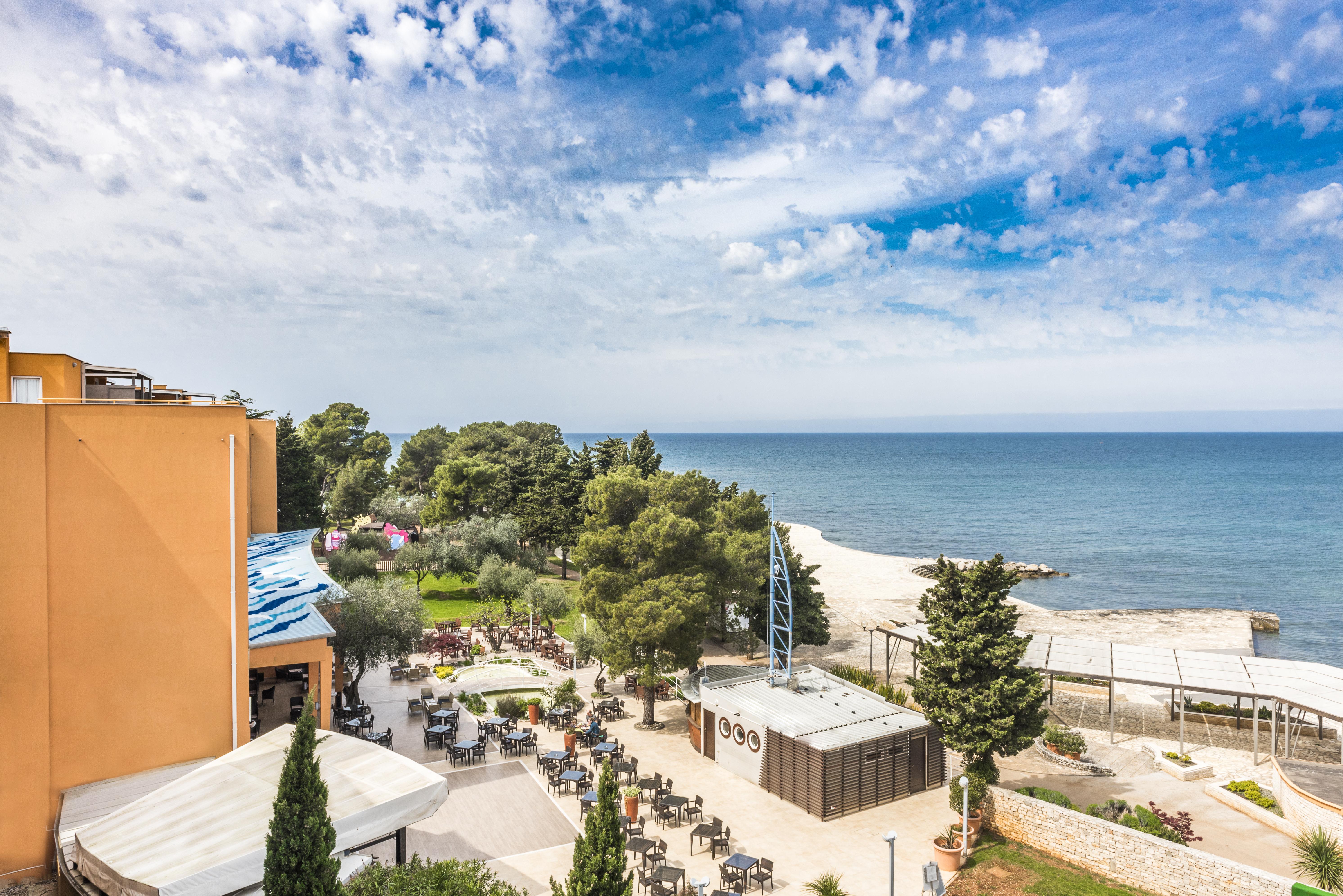 Hotel Umag Plava Laguna Buitenkant foto