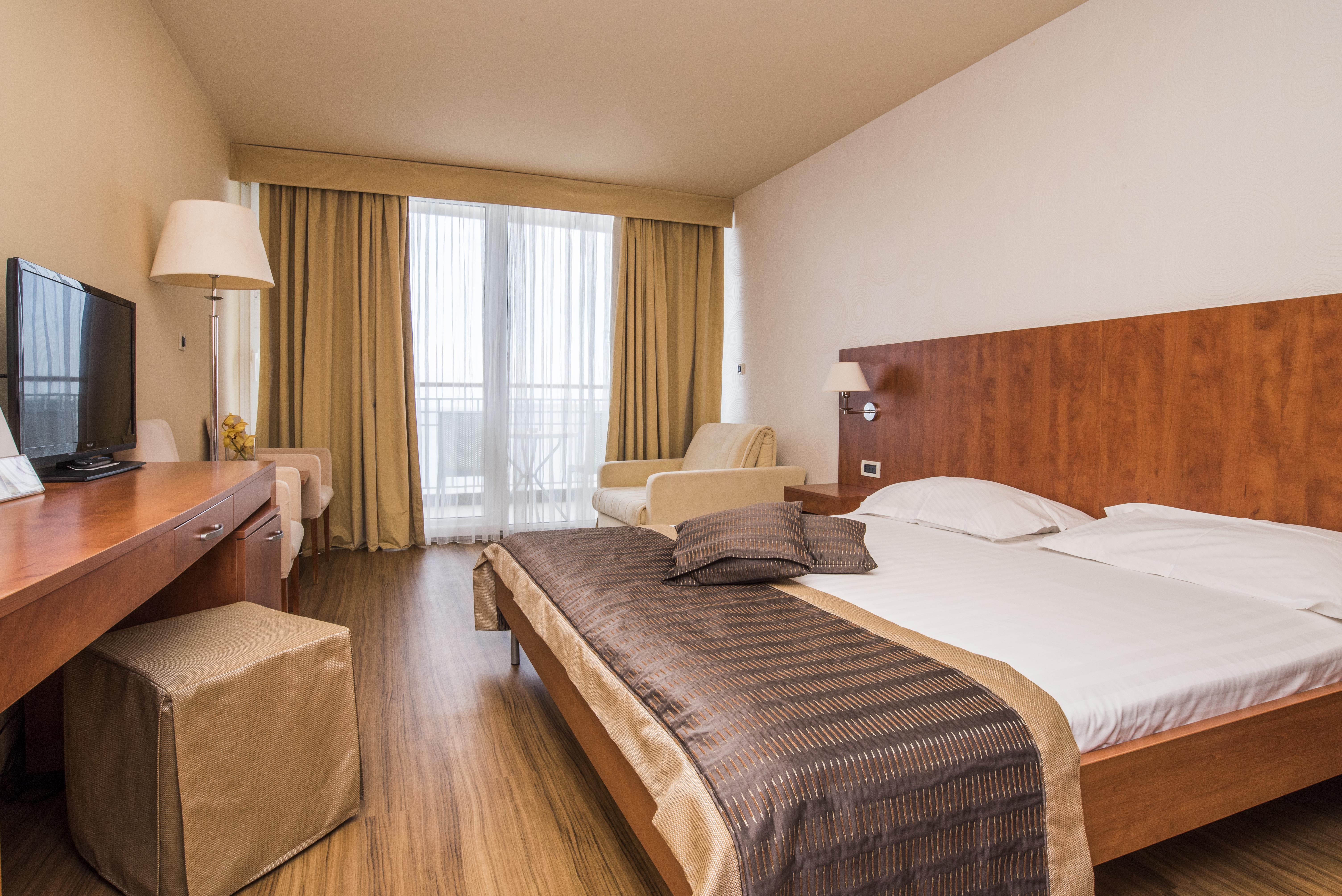 Hotel Umag Plava Laguna Buitenkant foto