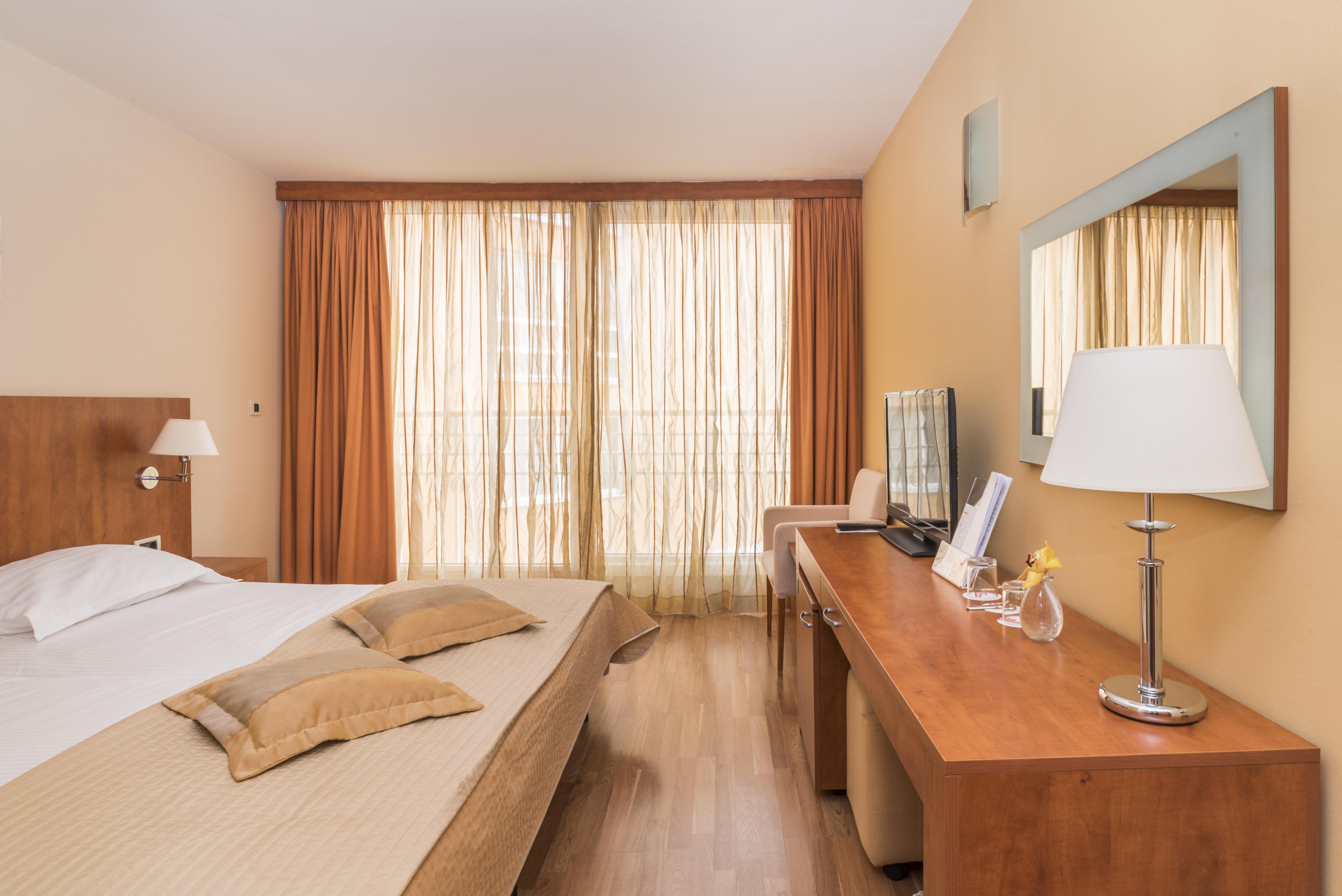 Hotel Umag Plava Laguna Buitenkant foto