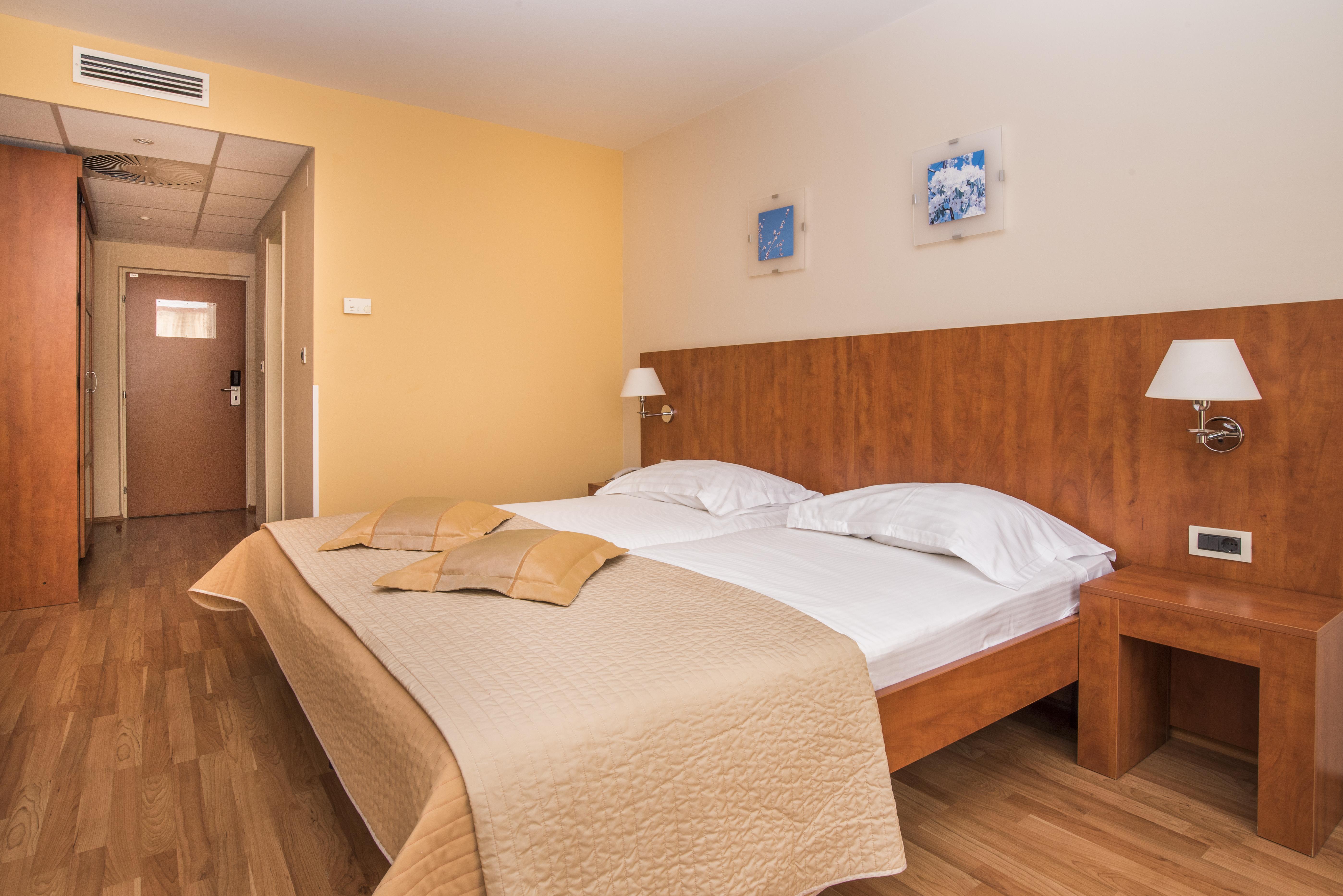 Hotel Umag Plava Laguna Buitenkant foto