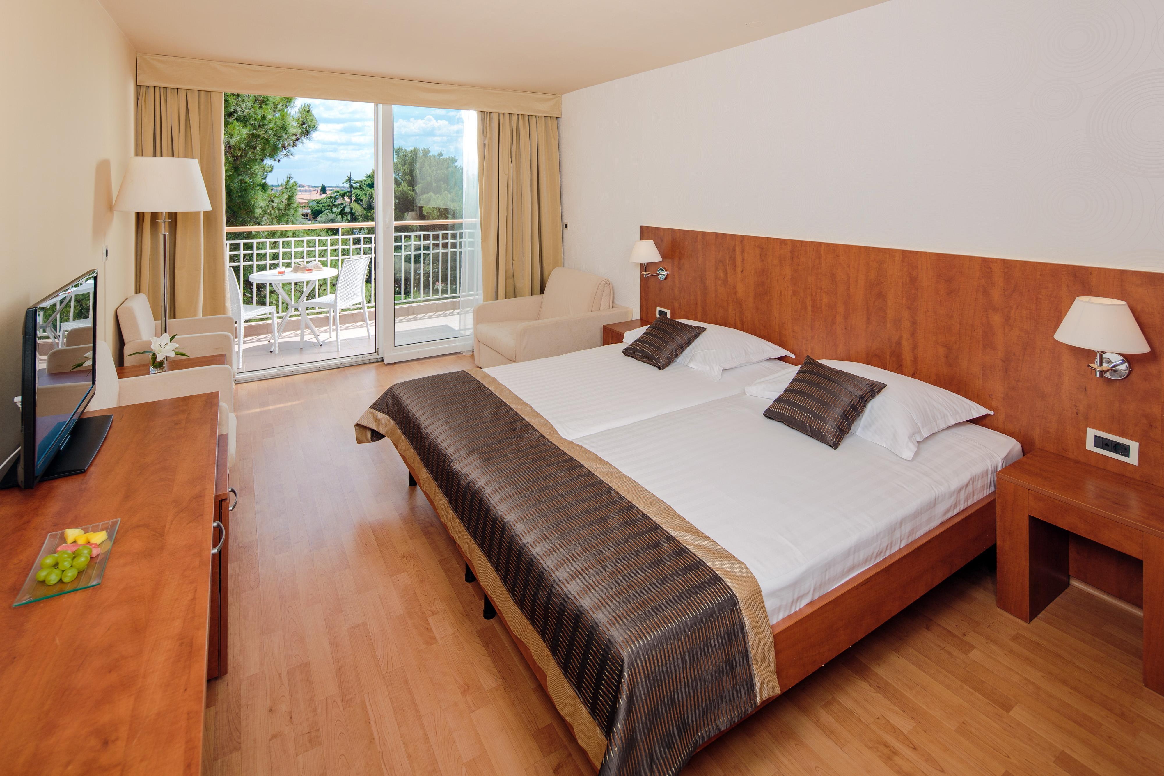 Hotel Umag Plava Laguna Buitenkant foto