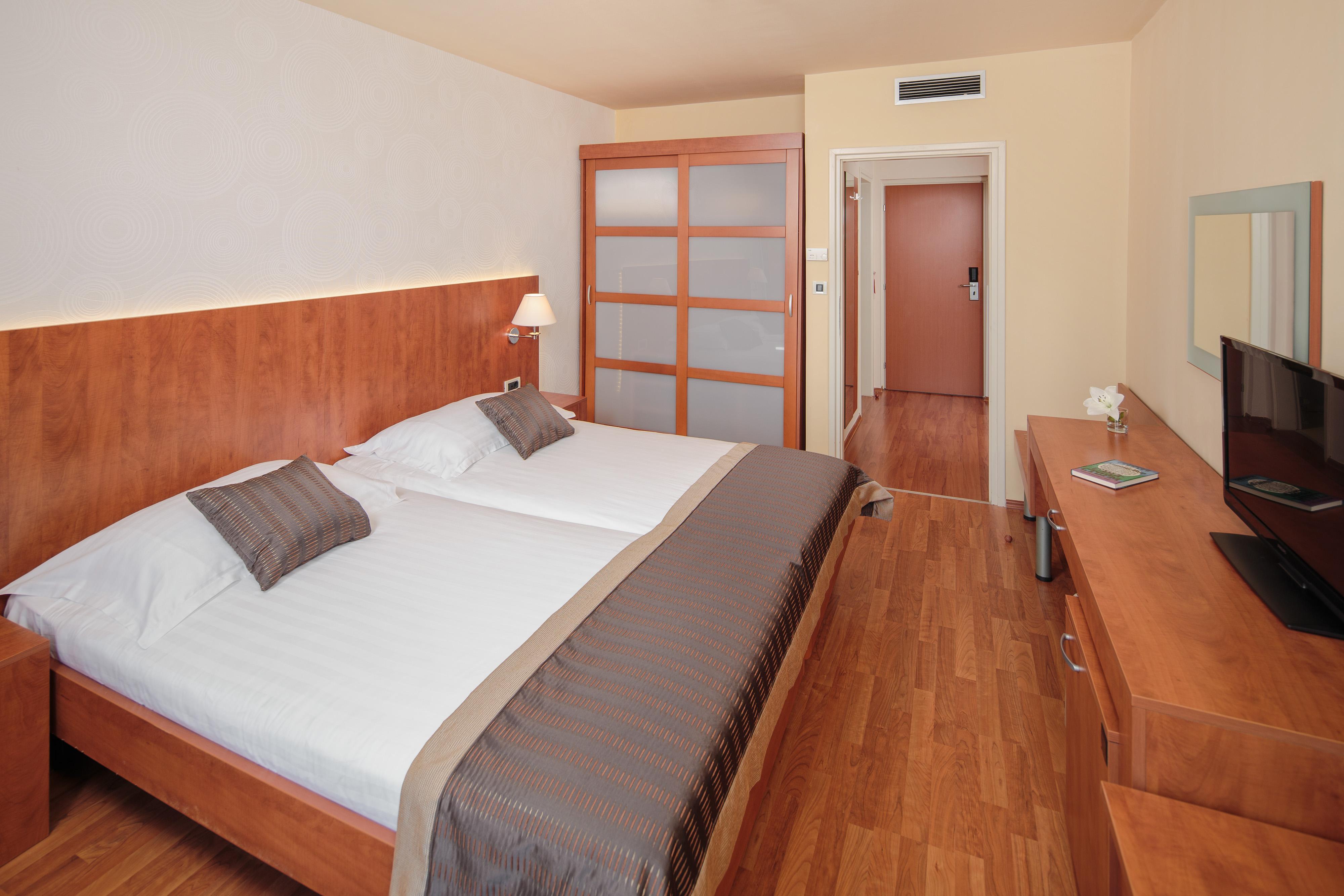 Hotel Umag Plava Laguna Buitenkant foto