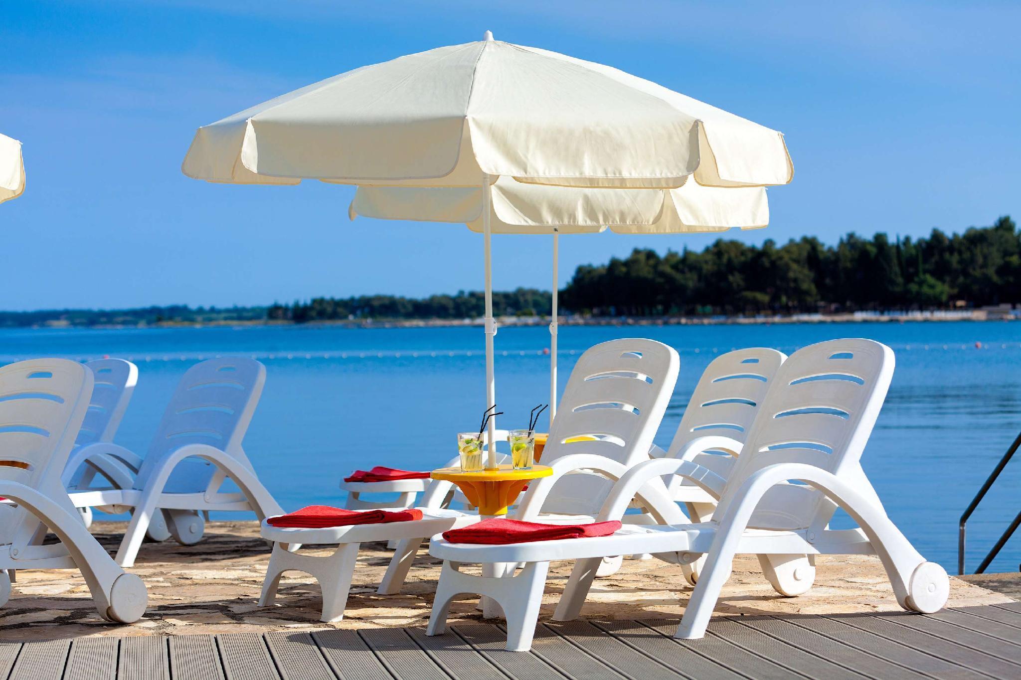 Hotel Umag Plava Laguna Buitenkant foto