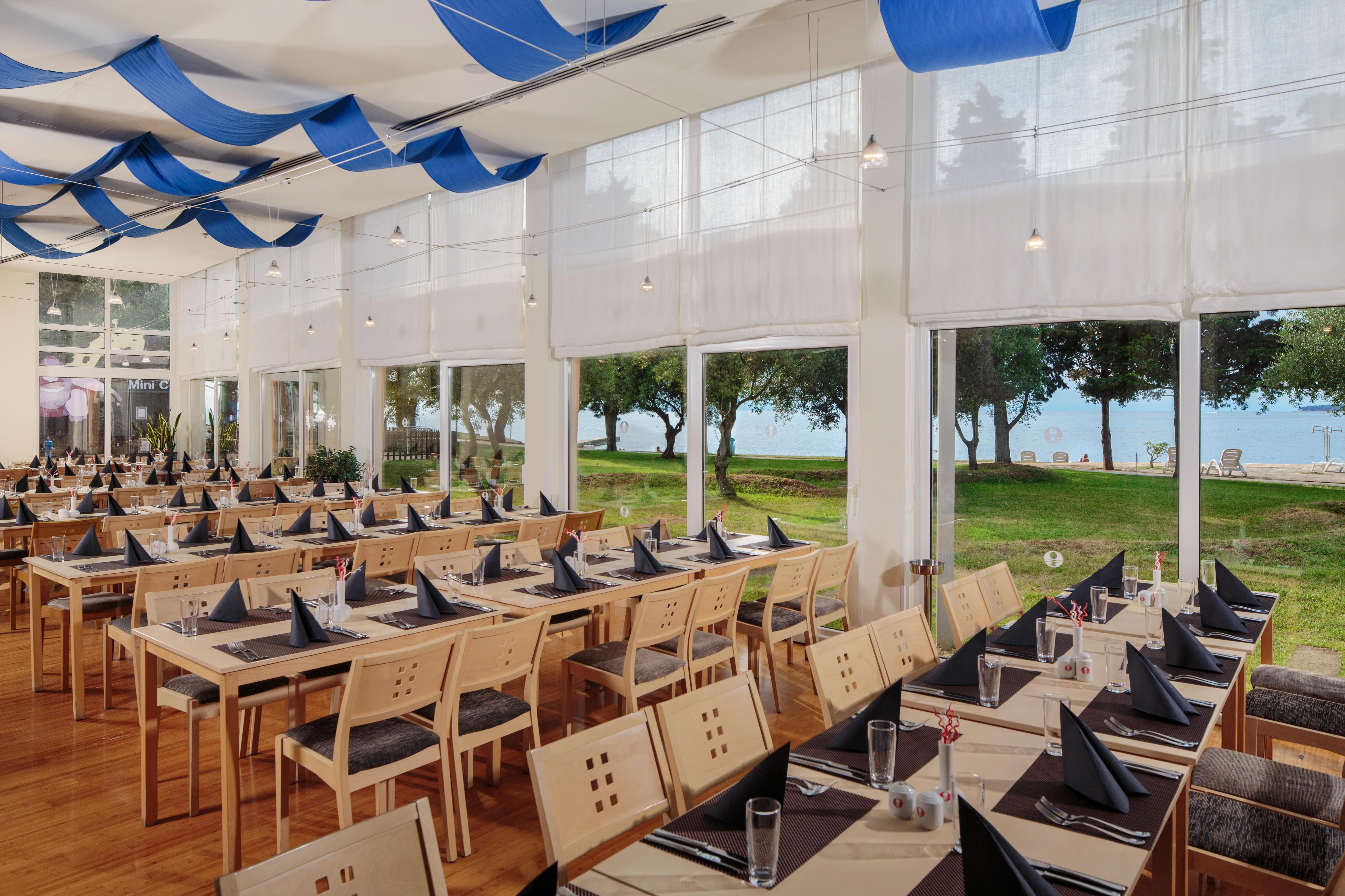 Hotel Umag Plava Laguna Buitenkant foto