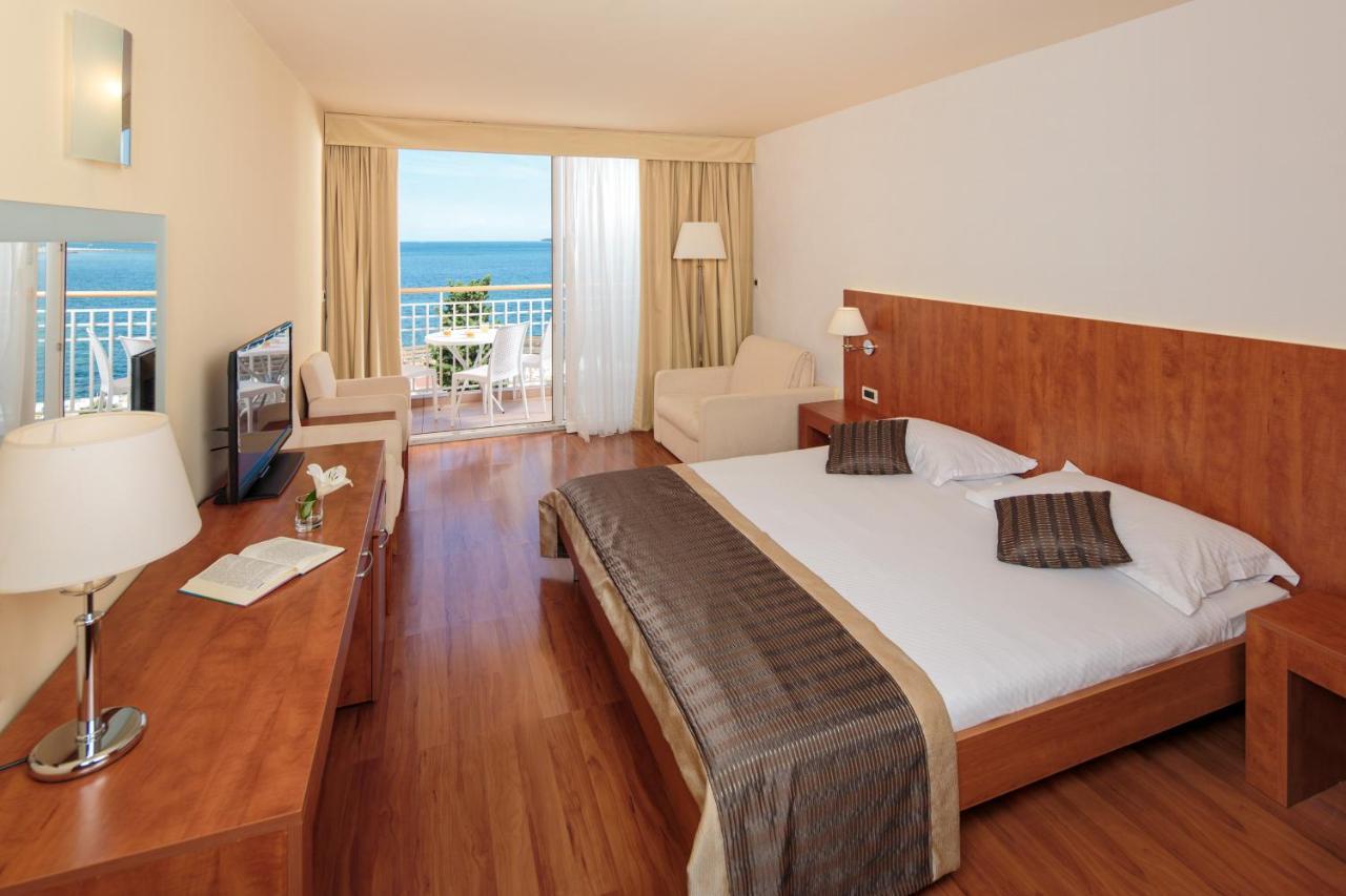 Hotel Umag Plava Laguna Buitenkant foto