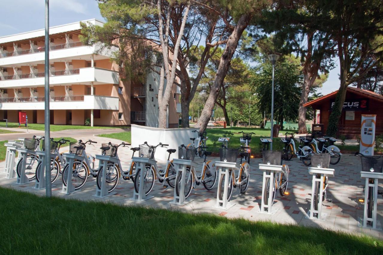 Hotel Umag Plava Laguna Buitenkant foto